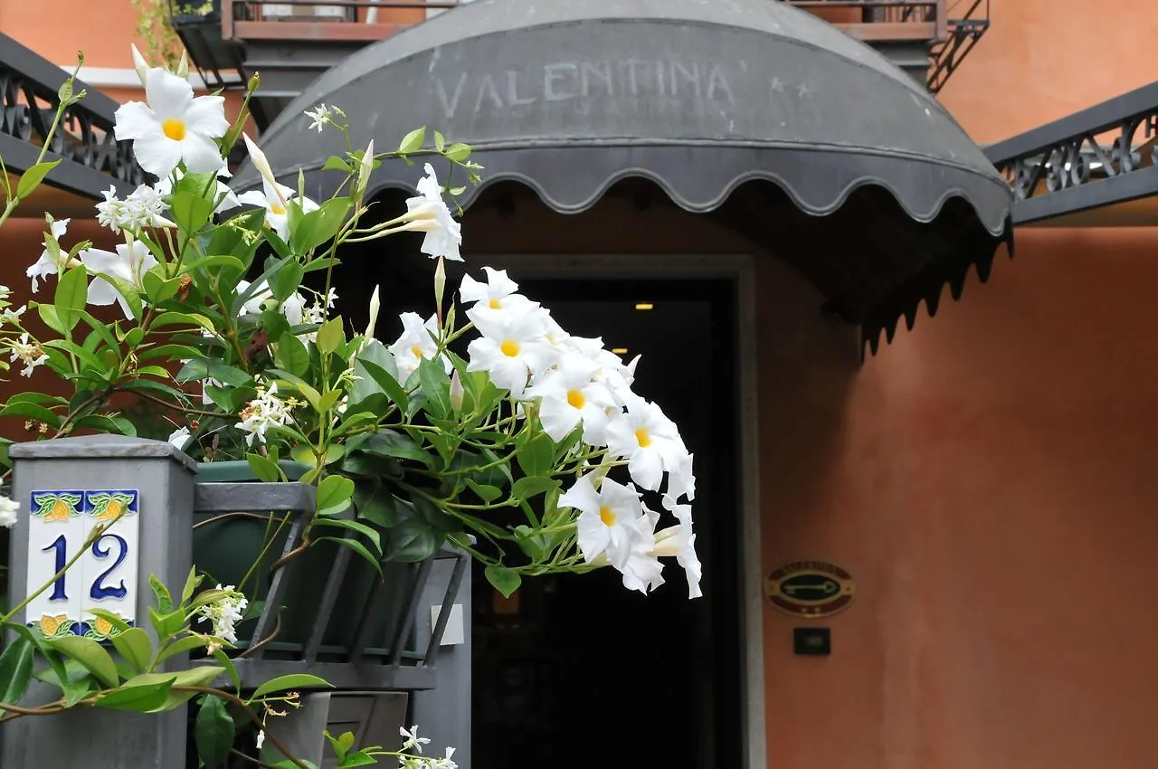 Albergo Valentina 佩斯基耶拉德加达 2*,